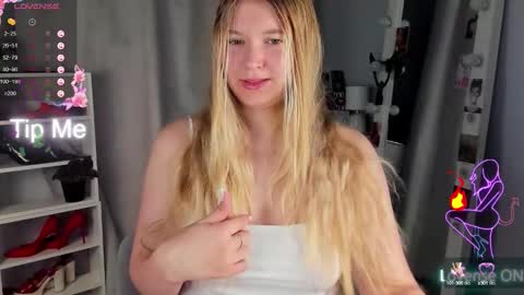 rebecca_____ online show from 09/28/25, 01:55