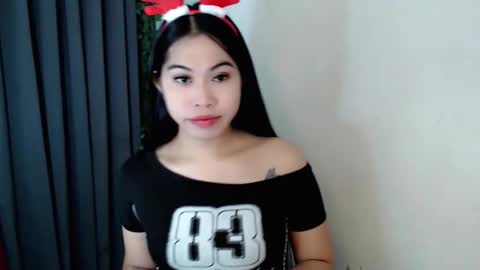 Snapshot of rebecca_slutt chatting on 12/23/25, 06:33 its me asian rebecca online show from 12/23/25, 06:33