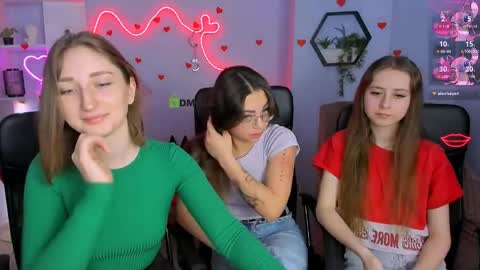 rebecca_smile_ online show from 04/17/26, 05:54