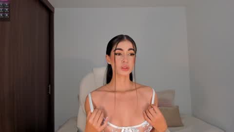 Snapshot of rebeccabaxter chatting on 01/30/25, 01:44 Rebecca online show from 01/30/25, 01:44