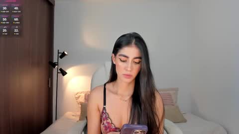 Snapshot of rebeccabaxter chatting on 10/14/25, 01:50 Rebecca online show from 10/14/25, 01:50