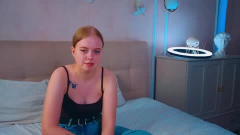 Snapshot of rebeccacruze chatting on 06/08/26, 07:42 rebeccacruze online show from 06/08/26, 07:42