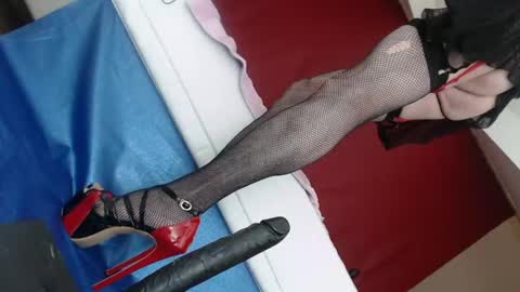 Snapshot of rebeccalachaude chatting on 02/15/25, 11:28 Rebeccalachaude online show from 02/15/25, 11:28