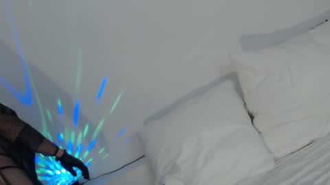 Snapshot of rebeccalachaude chatting on 11/11/25, 08:14 Rebeccalachaude online show from 11/11/25, 08:14