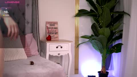 Rebecca online show from 03/25/26, 09:04