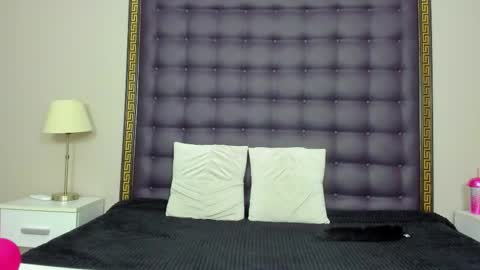 rebeccavibes online show from 11/17/25, 08:25