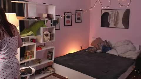 Snapshot of rebekka_den chatting on 02/28/26, 07:26 Lylu online show from 02/28/26, 07:26