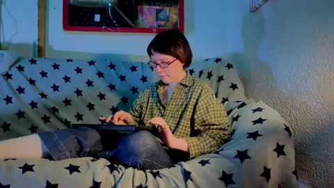 Snapshot of reborn_elf chatting on 10/18/25, 05:57 Lara online show from 10/18/25, 05:57