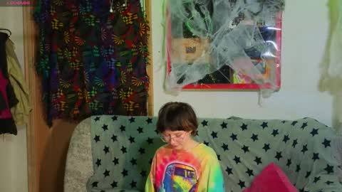 Snapshot of reborn_elf chatting on 11/06/25, 08:43 Lara online show from 11/06/25, 08:43