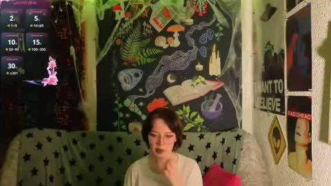 Snapshot of reborn_elf chatting on 11/28/25, 09:50 Lara online show from 11/28/25, 09:50