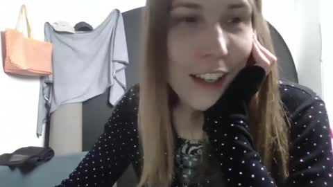 Keely KeKe Kiwi online show from 11/21/25, 01:37