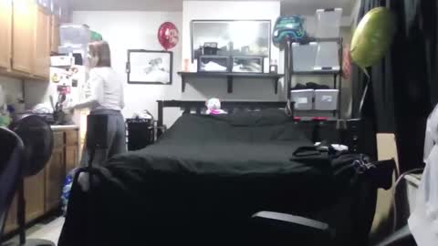 Keely KeKe Kiwi online show from 01/15/26, 06:22