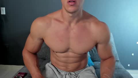 twitter REECET26 instagram RECCETAYLOR online show from 01/25/25, 03:40