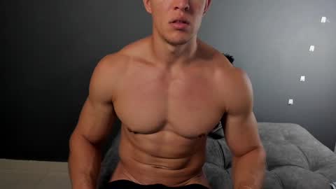 twitter REECET26 instagram RECCETAYLOR online show from 02/16/25, 11:48