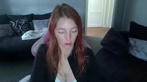 Snapshot of red_firesquirt chatting on 04/14/26, 08:42 Red - online show from 04/14/26, 08:42
