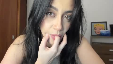 red_flower203 online show from 01/15/25, 02:38