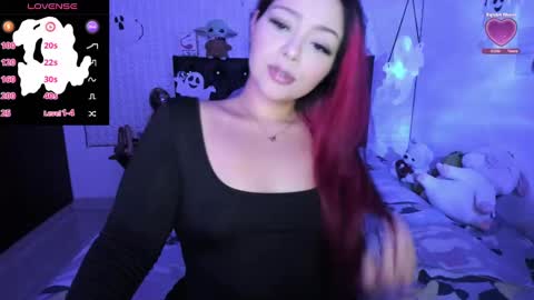 Snapshot of red_girlofficial chatting on 10/12/25, 04:44 Taliana online show from 10/12/25, 04:44