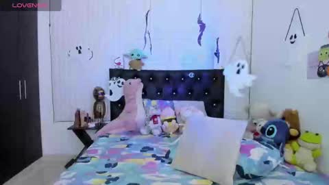 Snapshot of red_girlofficial chatting on 10/21/25, 02:56 Taliana online show from 10/21/25, 02:56