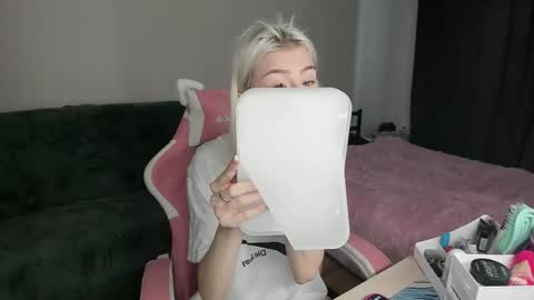 Erika online show from 11/26/25, 06:36