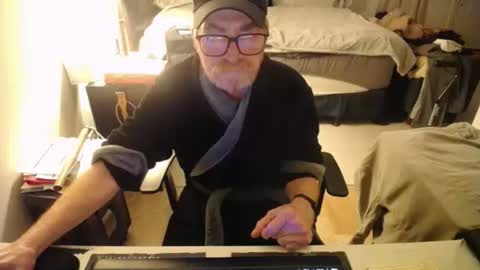 Red online show from 05/03/26, 04:07
