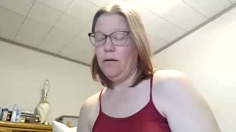 Snapshot of redbre chatting on 12/16/25, 02:22 Redbre online show from 12/16/25, 02:22