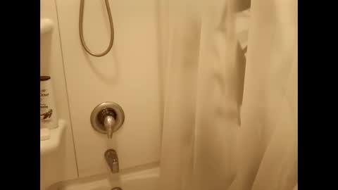 Snapshot of reddickyy chatting on 01/24/25, 04:39 Reddickky online show from 01/24/25, 04:39