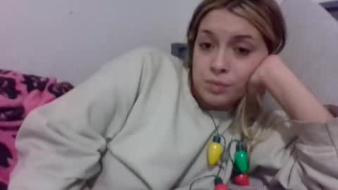 Snapshot of reddwaxx chatting on 12/15/25, 04:33 reddwaxx online show from 12/15/25, 04:33