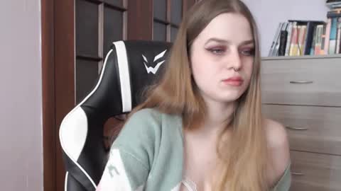 Lily online show from 03/05/25, 05:29