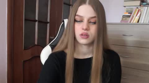 Lily online show from 09/14/25, 02:33