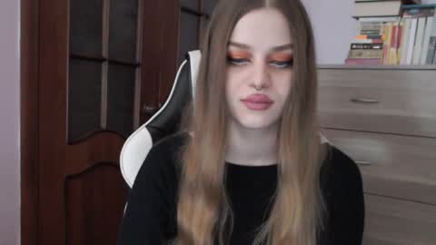 Lily online show from 09/24/25, 01:20