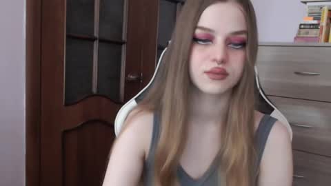 Lily online show from 10/07/25, 02:42