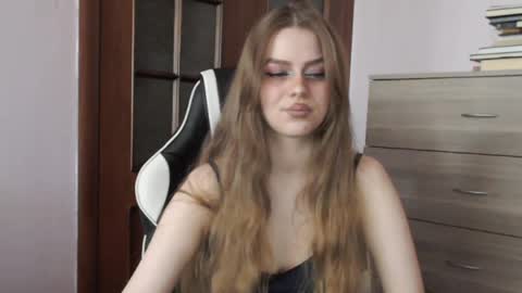 Snapshot of redhead_rabbit chatting on 06/03/26, 03:20 Lily online show from 06/03/26, 03:20