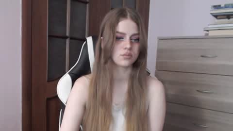 Snapshot of redhead_rabbit chatting on 06/12/26, 02:54 Lily online show from 06/12/26, 02:54