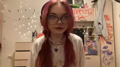 Snapshot of redheadcatxd chatting on 04/05/26, 09:12 Eva online show from 04/05/26, 09:12