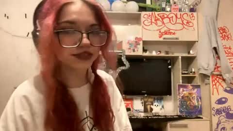 Snapshot of redheadcatxd chatting on 04/16/26, 10:12 Eva online show from 04/16/26, 10:12