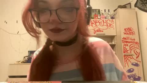 Snapshot of redheadcatxd chatting on 04/27/26, 09:35 Eva online show from 04/27/26, 09:35