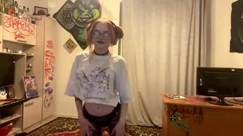 Snapshot of redheadcatxd chatting on 04/30/26, 09:52 Eva online show from 04/30/26, 09:52