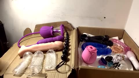 Snapshot of redhot2watch chatting on 01/11/25, 08:11 Redhot2watch online show from 01/11/25, 08:11