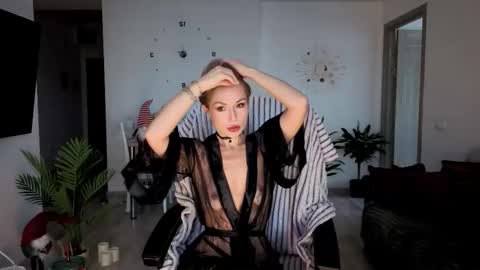 Snapshot of redhotline chatting on 12/20/25, 12:01 Alex online show from 12/20/25, 12:01