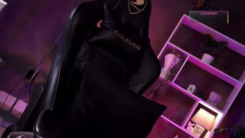 Red Jasmine online show from 10/05/25, 01:37