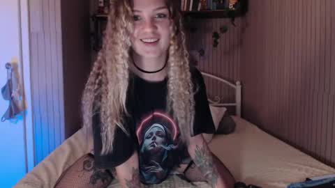 Snapshot of redmoonhead chatting on 05/14/26, 07:48 Ana online show from 05/14/26, 07:48