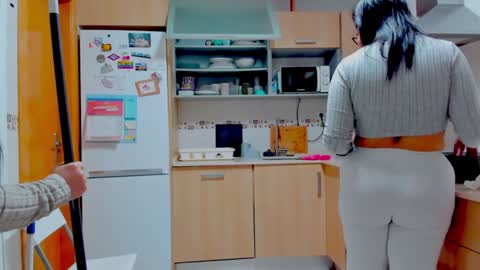 Snapshot of redskyxxx_ chatting on 12/19/24, 09:40 Sofia online show from 12/19/24, 09:40