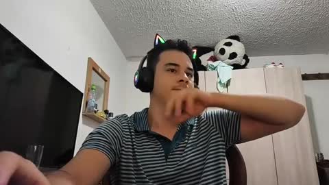 Snapshot of redsoul951869 chatting on 09/15/25, 05:18 RedsoulReaver online show from 09/15/25, 05:18