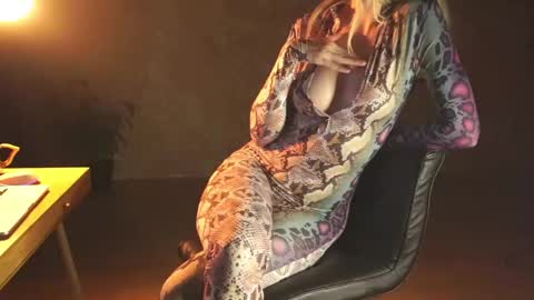 Snapshot of redsparrow__ chatting on 12/21/24, 07:38 Red online show from 12/21/24, 07:38