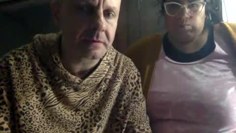 Snapshot of redwinelipss chatting on 10/28/25, 04:27 redwinelipss online show from 10/28/25, 04:27