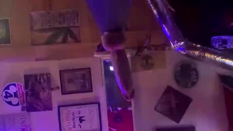 Lee online show from 12/19/25, 04:08