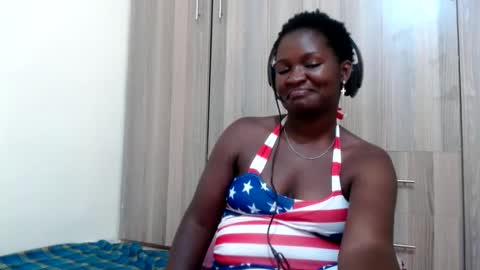 Snapshot of reem_wonder chatting on 02/17/25, 07:04 Reem online show from 02/17/25, 07:04