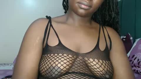 Snapshot of reem_wonder chatting on 12/18/25, 06:41 Reem online show from 12/18/25, 06:41