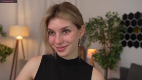 Snapshot of refined_style chatting on 12/13/24, 07:25 JessyinCherri yang online show from 12/13/24, 07:25