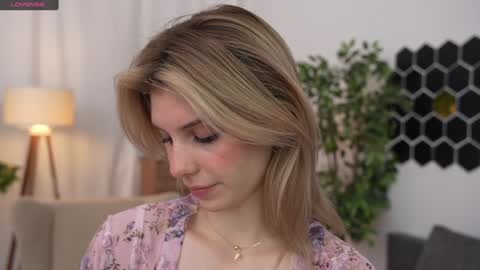 Snapshot of refined_style chatting on 12/14/24, 07:18 JessyinCherri yang online show from 12/14/24, 07:18